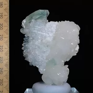 Green Apophyllite & Stilbite crystals on snow white Heulandite matrix 320ct - Bild 1 von 7