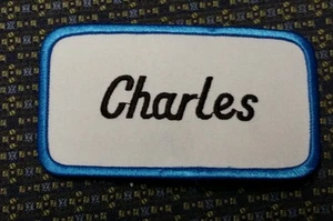 Parche para planchar o coser con etiqueta de nombre Charles azul y blanco  - Imagen 1 de 2