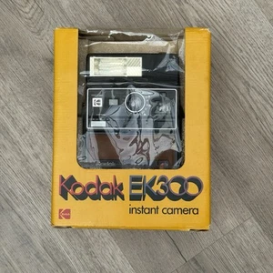 INSTANT Photo CAMERA KODAK EK300 VINTAGE USA made With Flash - Picture 1 of 17