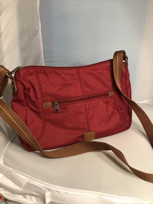 Monedero The Sak Esperato Nylon Hobo Rojo Rectángulo Foto 1 de 4