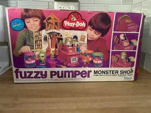 De colección 1980 Kenner Play-Doh Fuzzy Pumper Monster Shop Juego Completo Caja Original - Imagen 1 de 10