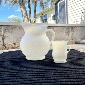 *VINTAGE* 80er Kool Aid Maskottchen Kunststoff 2 Quart Krug + 1 Kool Aid Tasse - weiß - Bild 1 von 8