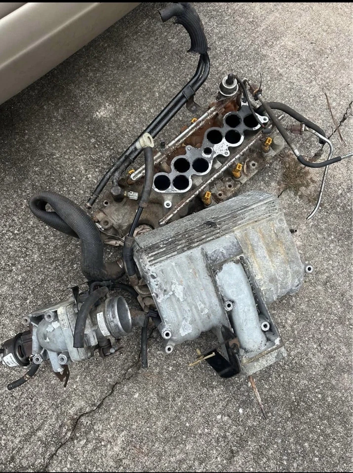 Colector de admisión Ford GT40. Juego de cuerpo e inyectores del acelerador superior e inferior Foto 1 de 4