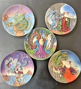 5er Set mythische mittelalterliche Drachen & Zauberer Harz Teller - 5,75" - Bild 1 von 7