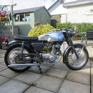 Honda CB72 motorcycle 1965 - Picture 1 of 2
