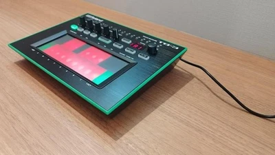 Roland AIRA TB-3 Touch Bassline synthesizer MIDI - Image 1 of 4