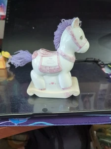 2000 Momenti Preziosi By Enesco Banca Mensile Cavallo a Dondolo Giugno - Perla - Foto 1 di 19