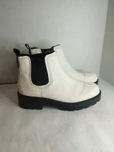 Ugg Women's White Leather Platform Slip On Chelsea Combat Boots Size 9 EUC - Picture 1 of 8