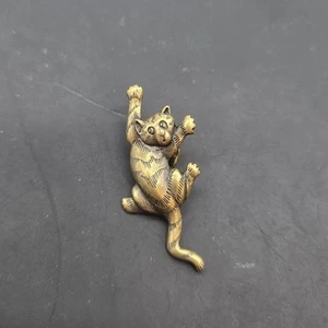 Broche Pin Gato Escalador Vintage Firmado JJ Jonette 1988 Metal Dorado Novedad  - Imagen 1 de 4