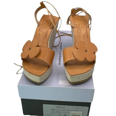 NUEVO CON ETIQUETAS Robert Clergerie Ghana 7 Flores Cuero Plataforma Cuña Sandalia Barneys Bronceado Foto 1 de 4