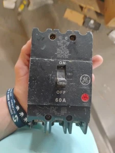General Electric GE TEY360 Interruttore automatico TEY 3 poli 60 Amp 480/277V. One Chip - Foto 1 di 1