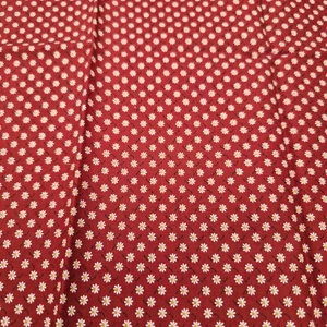 VIP Cranston Print Works Red/White Daisy Flower Fabric Sewing 44" Wide 0.5 Yards - Picture 1 of 4