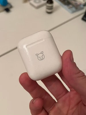 APPLE AirPods 2. Generation mit Ladecase Schwein I Akku schnell leer BASTLER - Bild 1 von 4