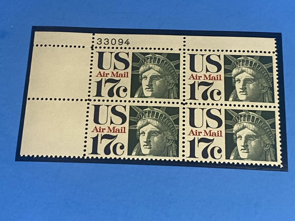 C88 block of 4 AIR MAIL POSTAL STAMPS 17c - STATUE OF LIBERTY  1971 - Image 1 of 1
