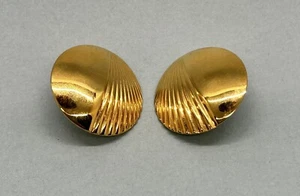 Napier Signed Vtg Gold Tone Round Shell Domes Half Ribbed Ridged Stud Earrings - Picture 1 of 6