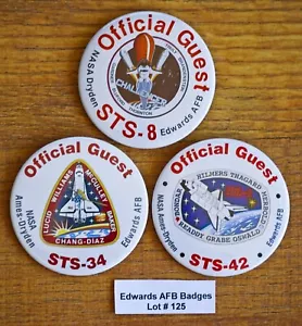 VINTAGE 1980-1990er Edwards AFB NASA 3 PIN BUTTONS Lot#125 STS-8 STS-34 STS-42 - Bild 1 von 5