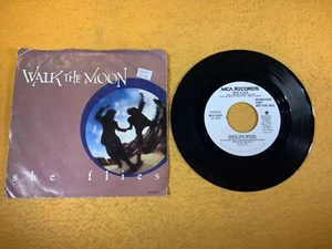 B5-13 SHE FLIES Walk On The Moon - WHITE LABEL PROMO - 1987 - MCA-53267 - Imagen 1 de 6