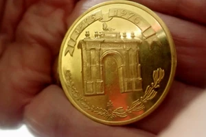 1576 - 1976 IV Centenario Leon Guanajuato gold Medal - Picture 1 of 8