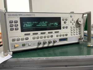 HP Agilent 83620A 10MHz-20GHz Synthesized Sweep Signal Generator w/001,008_0498 - Picture 1 of 23