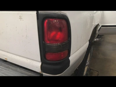 Used Right Tail Light Assembly fits: 1999 Dodge 1500 PICKUP w/o sport package Ri - Imagem 1 de 4