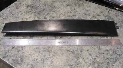 2002-2007 SATURN VUE PASSENGER SIDE REAR DOOR WINDOW PILLAR MOULDING OEM - Image 1 of 4