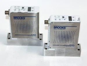 LOT 2 Brooks GF125CXXC Mass Flow Controller GF125C N2 2600 SCCM - Picture 1 of 10