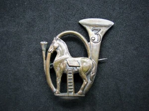 ANCIEN INSIGNE 3° BATAILLON DE CHASSEURS (Cheval de TROIE) MOURGEON NON MARQUE - Picture 1 of 2