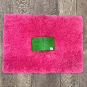 Kate Spade SMALL 17”x 24” Bright HOT PINK Super SOFT Plush Bath Mat Rug NEW - Picture 1 of 3