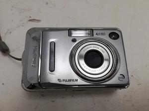 Fujifilm FinePix A400 4.1MP Digital Camera with Case - Silver - Picture 1 of 6