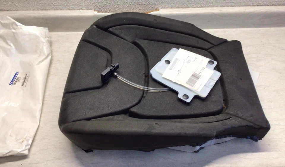 Cojín inferior asiento delantero derecho genuino Jeep Cherokee 2015-2023 68270574AD Foto 1 de 4