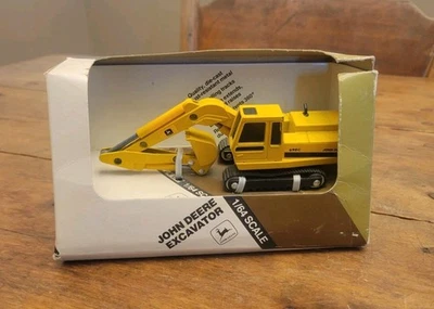 ERTL John Deere Excavator 1:64 Scale Die-Cast #579 Vintage Collectible NEW - Image 1 of 4