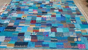 Copriletto in seta patchwork Kantha floreale blu fatto a mano king size India... - Foto 1 di 6