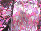 Tissu métallique flore rose chaud et multicolore par la cour 44" de large
