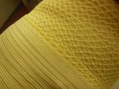 Dentelle ancienne vintage délicate jaune clair légère 10 mètres sur 1,5 cm A3 - Photo 1/3