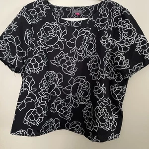 Vince Camuto Embroidered Crop SS Top XL - Picture 1 of 6