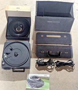 Kodak Carousel 800 Projector, Slide Tray, Power Cord, Remote, Case, & Booklet - Picture 1 of 15