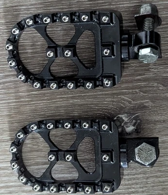 Harley Davidson Dyna Super Glide - 黑色宽脚钉 — 第 1/3 张图片