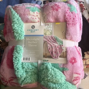 Fresas y Flores Beréber Tiro Microlight 50x60 Rosa Nuevo en Paquete Felpa Suave Manta - Imagen 1 de 4