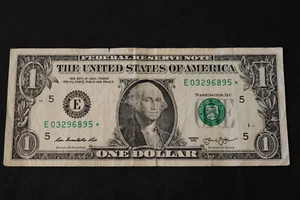 BILLETE ESTRELLA DE $1 DÓLAR - TAMAÑO DE FUNCIONAMIENTO BAJO 250k - Difícil de encontrar 2013 SN E 03296895* - Imagen 1 de 2