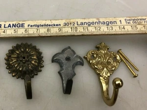 Antik 3x kleine Haken Wandhaken Metall Messing Eisen /61 - Picture 1 of 3