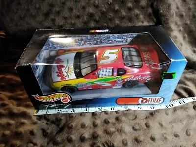 NASCAR, Kelloggs Red Hot Wheels Deluxe Terry Labonte #5 carro 1999, 1/24 - Imagem 1 de 4