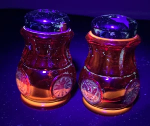 Vintage Fostoria Rosso Amberina Moneta Vetro Sale e Pepe Shaker Brillano - Foto 1 di 12