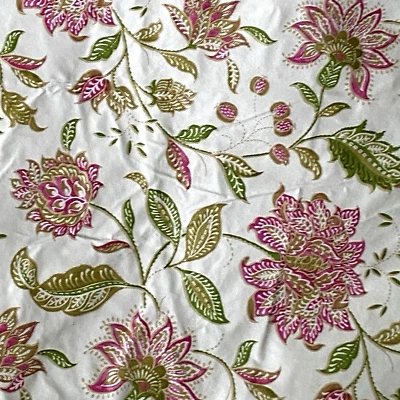 Floral Patterned Flannel Backed Vinyl Tablecloth 82 x 58 Spring Summer Hot Pink - Image 1 of 3