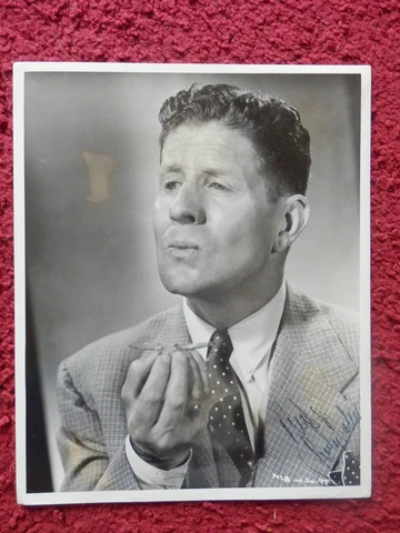 ACTOR / SINGER RUDY VALLEE AUTOGRAPHED PHOTO Cover