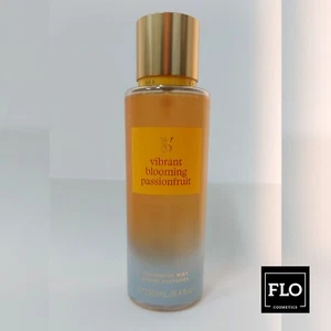 Victoria's Secret Acqua Corpo Profumata Fragrance Mist, 250 ml, VIBRANT BLOOMING - Foto 1 di 4