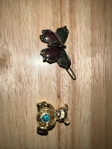 Lot Of Two Pins - Picture 1 of 5