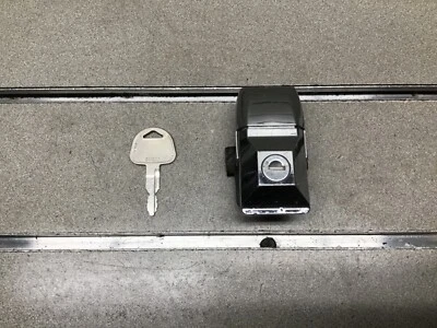 Suzuki GS1100GK,GS1100,saddlebag latch,lock side bag lid,93310-49400,#4 - Imagem 1 de 2