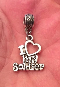 I LOVE MY SOLDAT CHARM & ARMBAND KAUTION PERLE. Militär (beschichtet für kein Anlaufen) - Bild 1 von 5