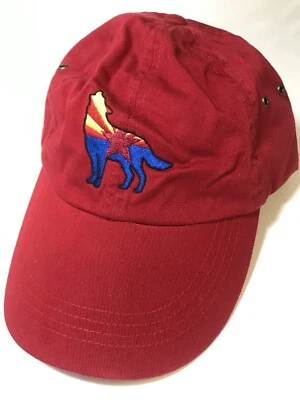 Gorra de béisbol con lobo aullante con estrella roja ajustable Foto 1 de 4