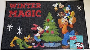 Disney Weihnachten Mickey Minnie Pluto Goofy Donald Winter Magic Akzent Teppich 20x32" - Bild 1 von 7